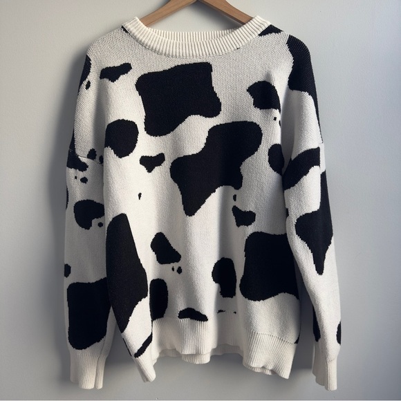 Aelfric Eden Sweaters - Cow Print Sweater - Black and White